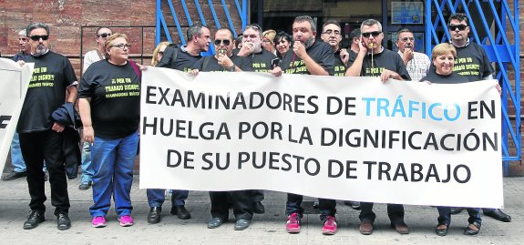 Huelga de examinadores de la DGT en Guipúzcoa