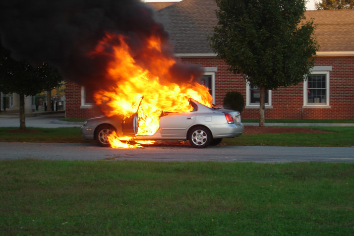 Psicotécnicos: Incendios en el automóvil: una posibilidad para la que hay que estar prevenidos