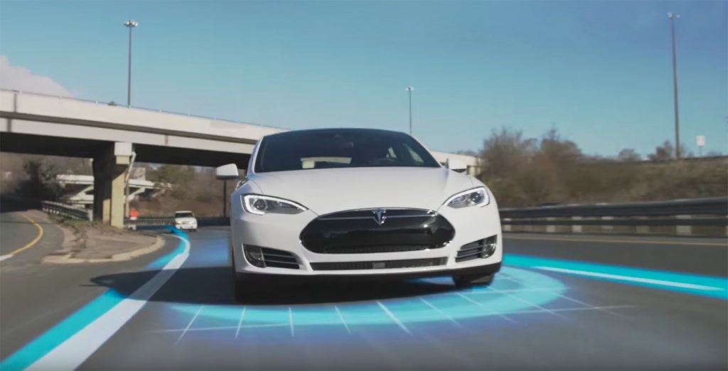Renovar carné de conducir: El coche autónomo se perfecciona: Tesla mejora su Autopilot reduciendo un 40% el riesgo de accidente
