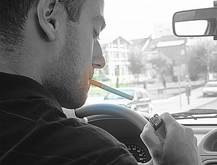 Psicotécnicos: Fumar mientras se conduce, ¿qué dice la normativa?