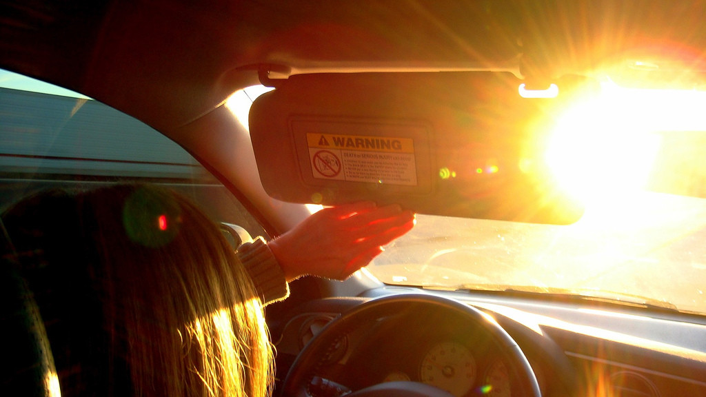 Psicotécnicos: Consejos para conducir con el sol de frente con una visión mínima