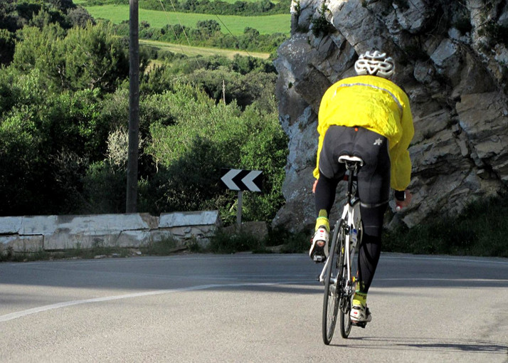 Psicotécnicos: Cómo mejorar la visibilidad de los ciclistas (ojo al otro lado de la curva)