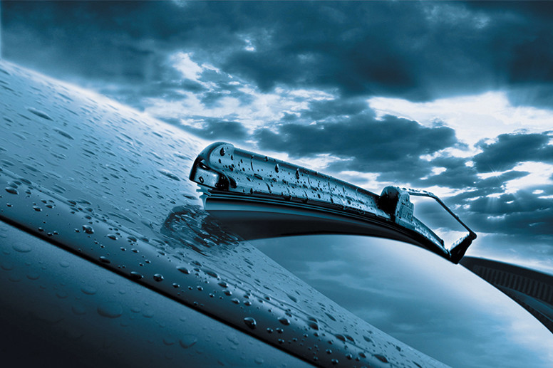 Renovar carné de conducir: Conducir con lluvia: 14 consejos que no debes olvidar