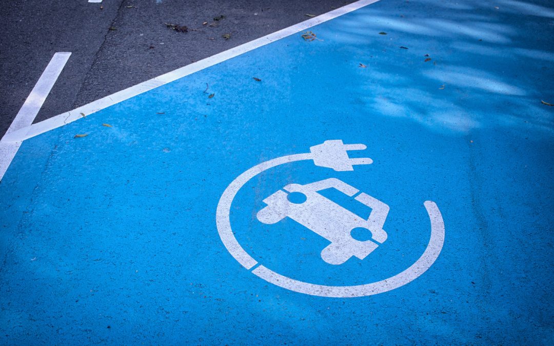 Renovar carné de conducir: El necesario respeto para las plazas de aparcamiento de coches eléctricos
