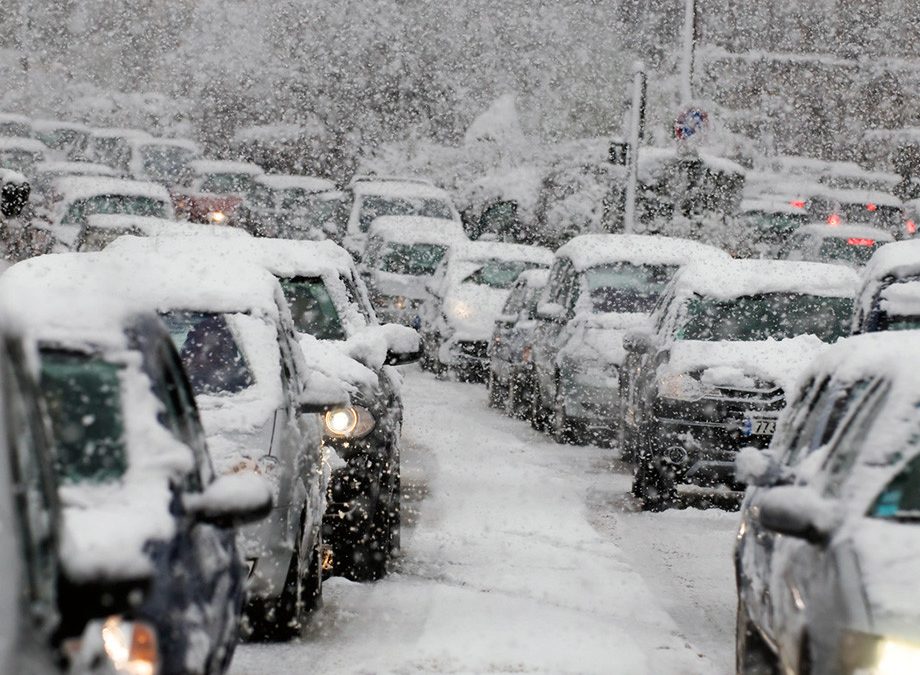 Renovar carné de conducir: Nieve en la carretera: ¿conoces el código de colores de los avisos?