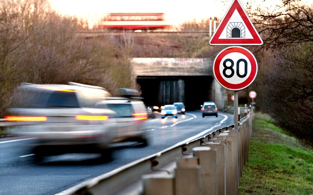Renovar carné de conducir: La DGT considera bajar el límite de velocidad a 80 km/h después de los datos de este verano