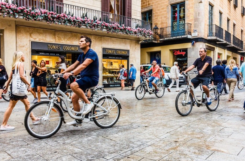 Psicotécnicos: ¿Se puede circular en bicicleta por la acera en Barcelona?