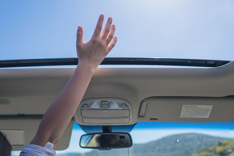 Renovar carné de conducir: ¿Son seguros los techos de cristal panorámicos de los coches?
